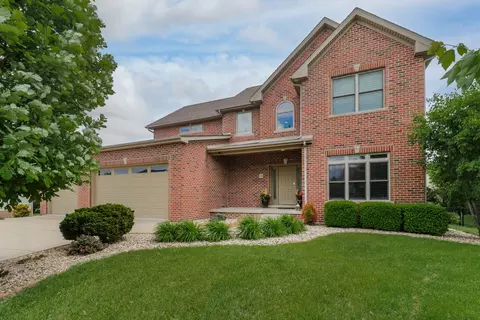 13 Kilborn Ct, Bloomington, IL 61704