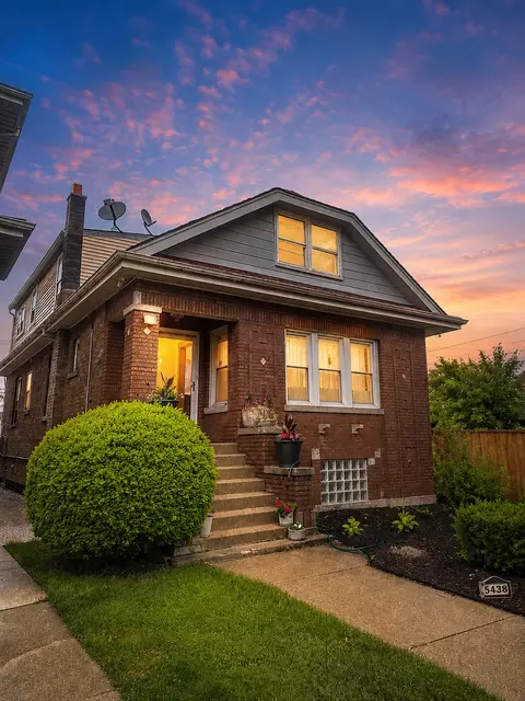 5438 W Melrose St, Chicago, IL 60641
