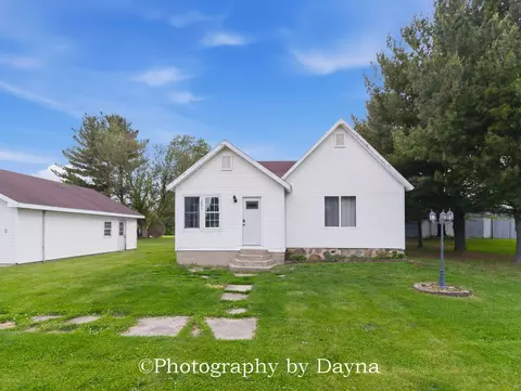 201 NW Lexington St, Iroquois, IL 60945