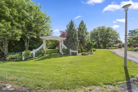 Exterior - 17649 S Richmond Rd, Plainfield, IL 60586 photo 4 of 17