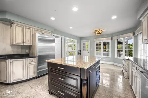 Kitchen - 17649 S Richmond Rd, Plainfield, IL 60586 photo 4 of 6