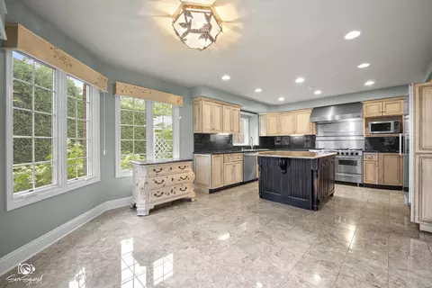 Kitchen - 17649 S Richmond Rd, Plainfield, IL 60586 photo 1 of 6