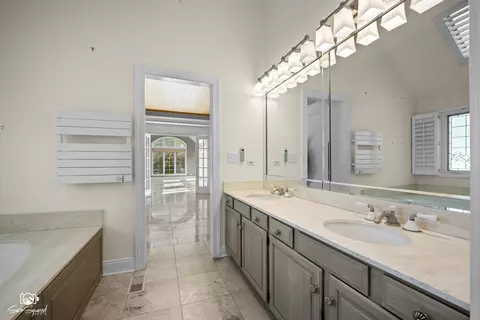 Bath - 17649 S Richmond Rd, Plainfield, IL 60586 photo 3 of 8