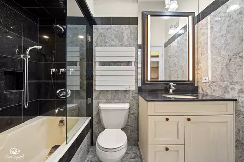 Bath - 17649 S Richmond Rd, Plainfield, IL 60586 photo 7 of 8