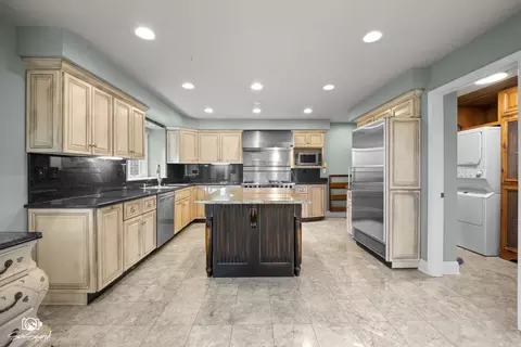 Kitchen - 17649 S Richmond Rd, Plainfield, IL 60586 photo 2 of 6