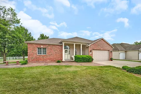 Exterior - 944 W First St, Braidwood, IL 60408 photo 2 of 9