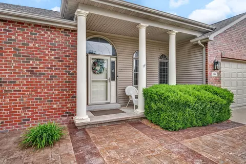 Exterior - 944 W First St, Braidwood, IL 60408 photo 3 of 9