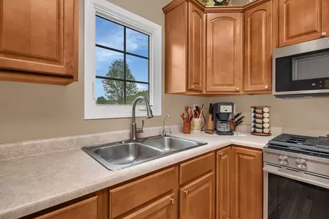 Kitchen - 944 W First St, Braidwood, IL 60408 photo 2 of 4