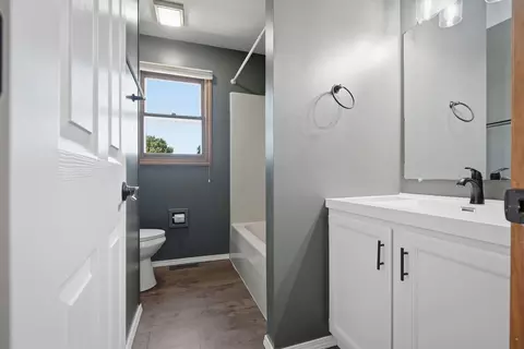 Bath - 109 Highpoint Rd, Normal, IL 61761 photo 2 of 4