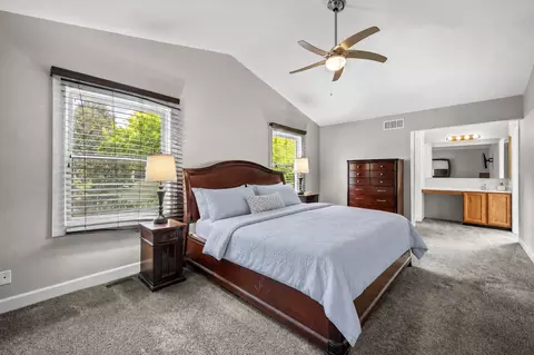 Bedroom - 658 Wainsford Dr, Hoffman Estates, IL 60169 photo 2 of 6