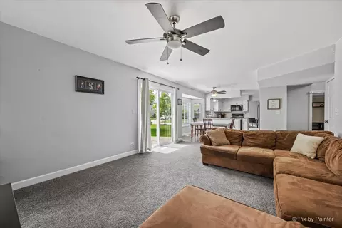 Living - 658 Wainsford Dr, Hoffman Estates, IL 60169 photo 5 of 5