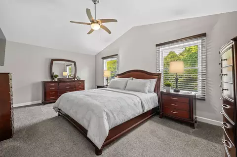 Bedroom - 658 Wainsford Dr, Hoffman Estates, IL 60169 photo 1 of 6