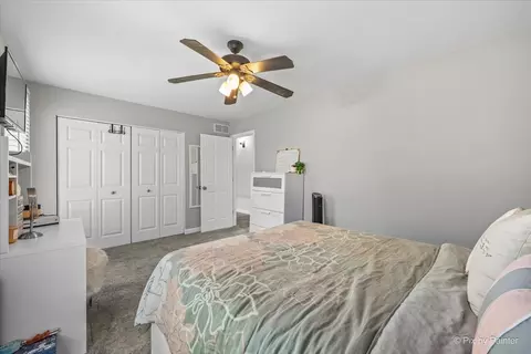Bedroom - 658 Wainsford Dr, Hoffman Estates, IL 60169 photo 4 of 6