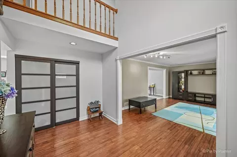 Entry Way - 658 Wainsford Dr, Hoffman Estates, IL 60169 photo 3 of 4