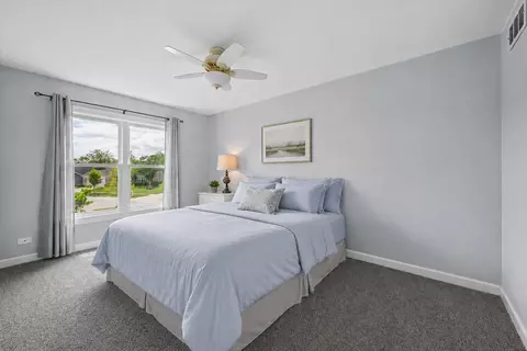 Bedroom - 658 Wainsford Dr, Hoffman Estates, IL 60169 photo 5 of 6