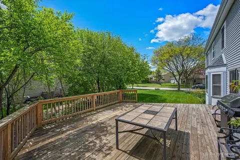 Exterior - 658 Wainsford Dr, Hoffman Estates, IL 60169 photo 4 of 8