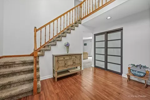 Entry Way - 658 Wainsford Dr, Hoffman Estates, IL 60169 photo 2 of 4