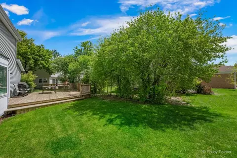 Exterior - 658 Wainsford Dr, Hoffman Estates, IL 60169 photo 6 of 8