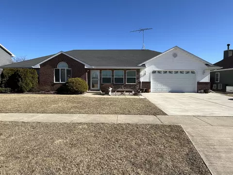 315 Coaler Dr, Coal City, IL 60416