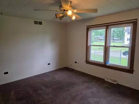 Living - 811 Jackson St, Prophetstown, IL 61277 photo 2 of 3