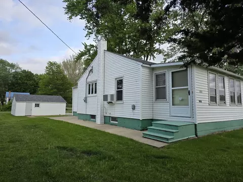 Exterior - 811 Jackson St, Prophetstown, IL 61277 photo 2 of 5