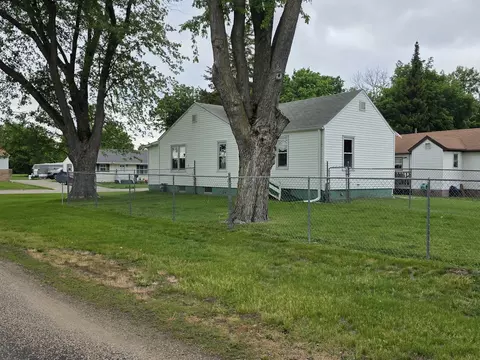 Exterior - 811 Jackson St, Prophetstown, IL 61277 photo 4 of 5