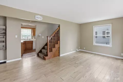 Living - 1375 Inglesh Ave, Kankakee, IL 60901 photo 1 of 3