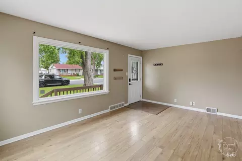 Living - 1375 Inglesh Ave, Kankakee, IL 60901 photo 2 of 3
