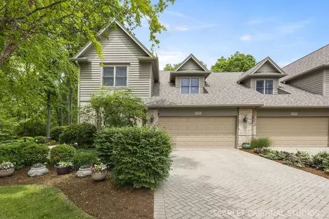 1028 Crestwood Cir, Saint Charles, IL 60175