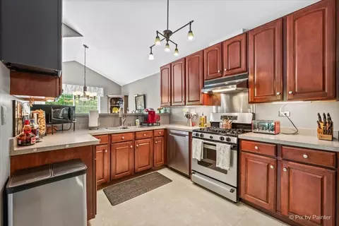 Kitchen - 26 New Haven Dr, Cary, IL 60013 photo 1 of 3