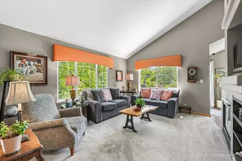 Living - 26 New Haven Dr, Cary, IL 60013 photo 2 of 5