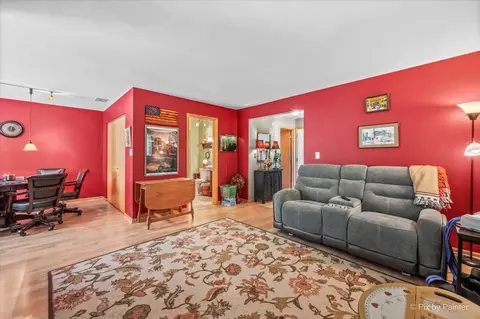 Living - 26 New Haven Dr, Cary, IL 60013 photo 5 of 5