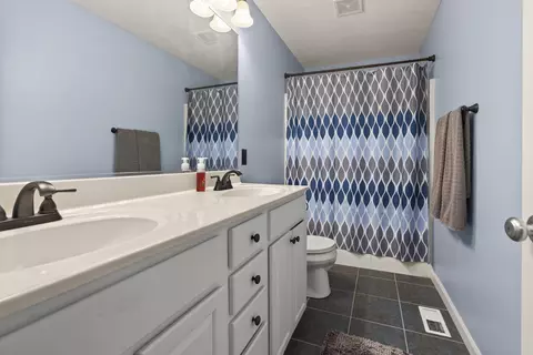 Bath - 42 Ashling Ct, Bloomington, IL 61704 photo 1 of 5
