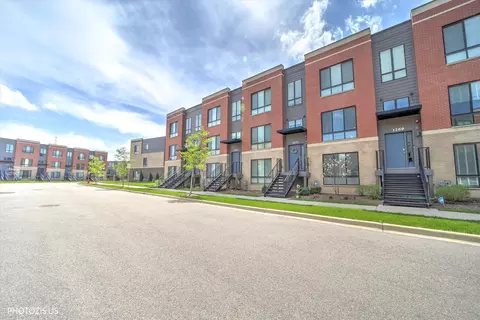 1271 Catalina Ct, Schaumburg, IL 60173