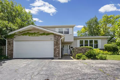 219 W Appletree Ln, Arlington Heights, IL 60004