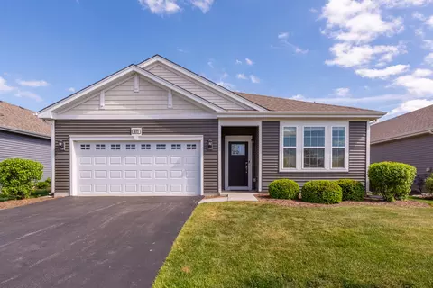 833 Americana Ave, Pingree Grove, IL 60140