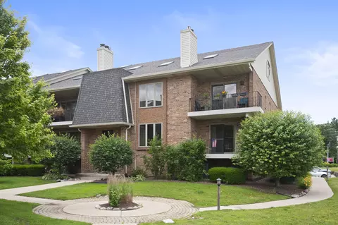 9168 Del Prado Dr #1N, Palos Hills, IL 60465