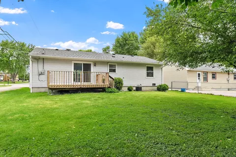 Exterior - 4905 Prairie Ave, Mchenry, IL 60050 photo 6 of 6