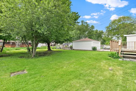 Exterior - 4905 Prairie Ave, Mchenry, IL 60050 photo 4 of 6