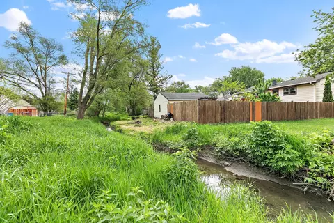 Exterior - 4905 Prairie Ave, Mchenry, IL 60050 photo 5 of 6