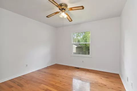 Bedroom - 4905 Prairie Ave, Mchenry, IL 60050 photo 2 of 4