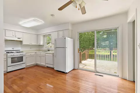 Kitchen - 4905 Prairie Ave, Mchenry, IL 60050 photo 1 of 2