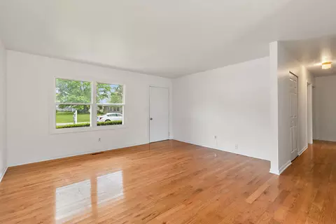 Living - 4905 Prairie Ave, Mchenry, IL 60050 photo 1 of 2