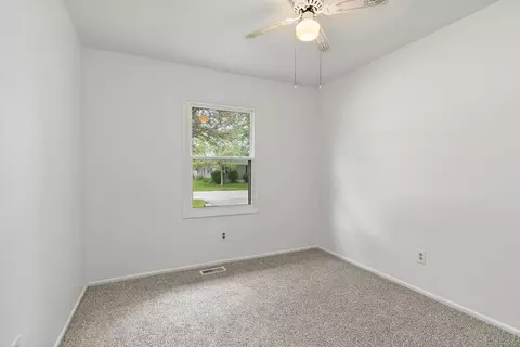Bedroom - 4905 Prairie Ave, Mchenry, IL 60050 photo 3 of 4