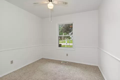 Bedroom - 4905 Prairie Ave, Mchenry, IL 60050 photo 4 of 4