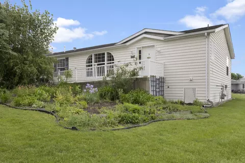 5715 Cypress Ln, Machesney Park, IL 61115