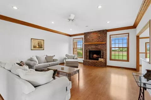 Living - 6509 W Lakeway Dr, Monee, IL 60449 photo 4 of 5