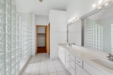 Bath - 6509 W Lakeway Dr, Monee, IL 60449 photo 1 of 3
