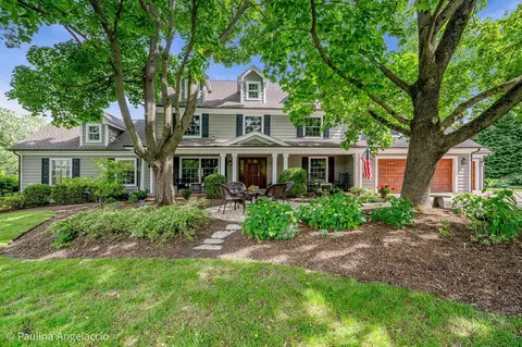 714 Thomas Ct, Libertyville, IL 60048