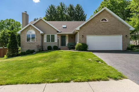 1350 Featherstone Rd, Rockford, IL 61107